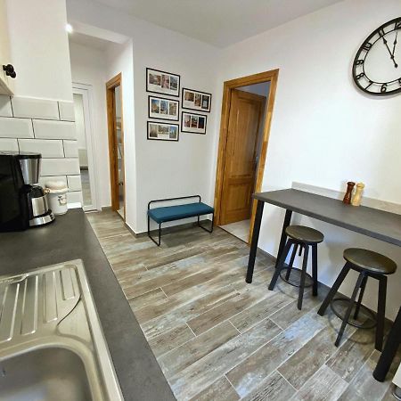 Highland Home - Cozy Apartments Near City Center Oradea Eksteriør billede