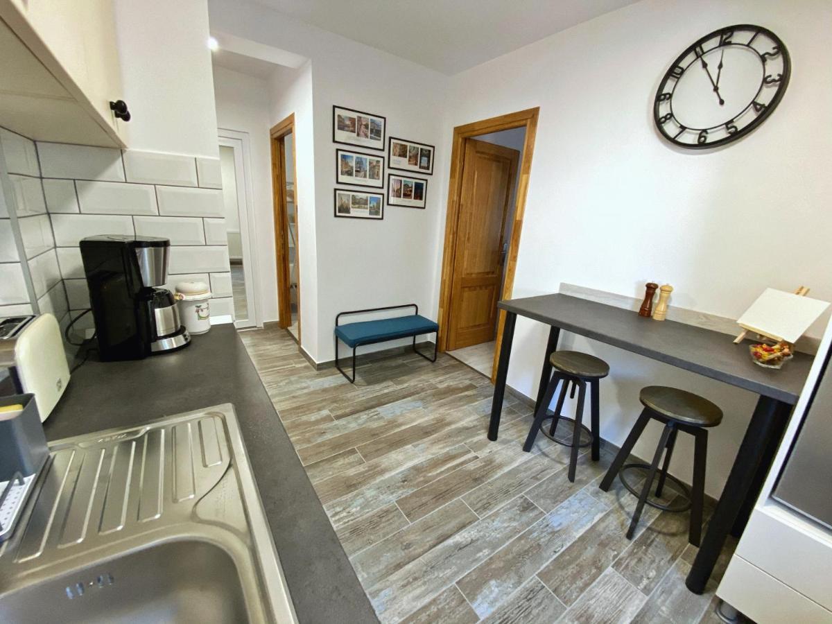 Highland Home - Cozy Apartments Near City Center Oradea Eksteriør billede