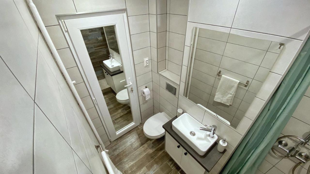 Highland Home - Cozy Apartments Near City Center Oradea Eksteriør billede