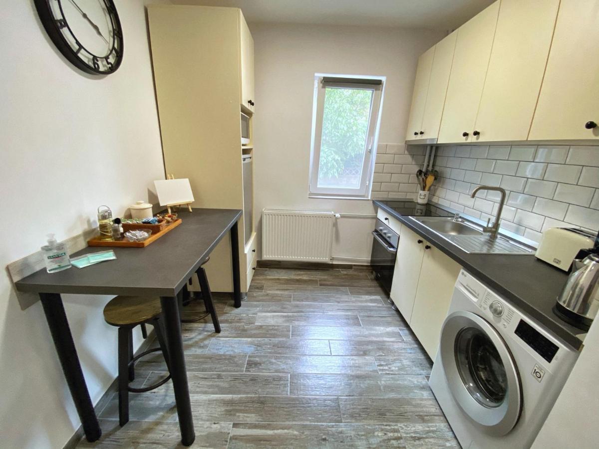 Highland Home - Cozy Apartments Near City Center Oradea Eksteriør billede